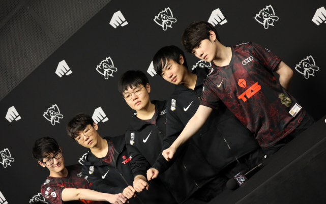 是令人瞩目 是令人瞩目